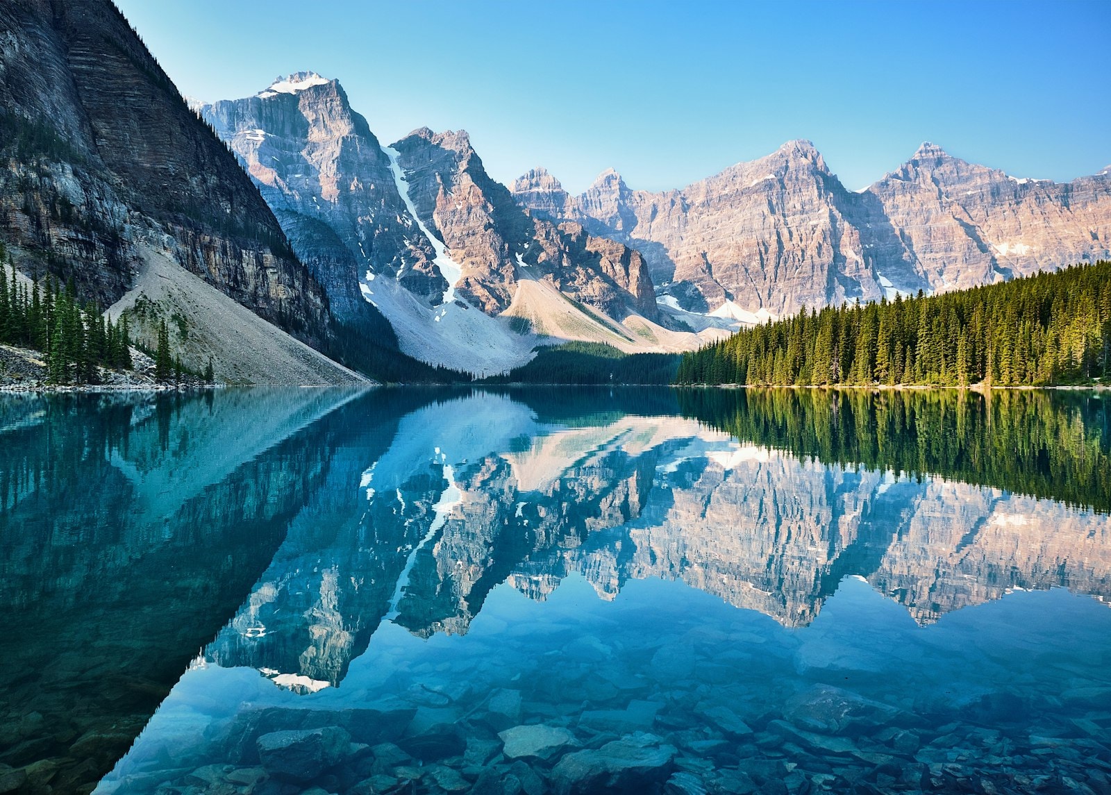 Moraine Lake and the Rocky Mountains in Banff, Canada